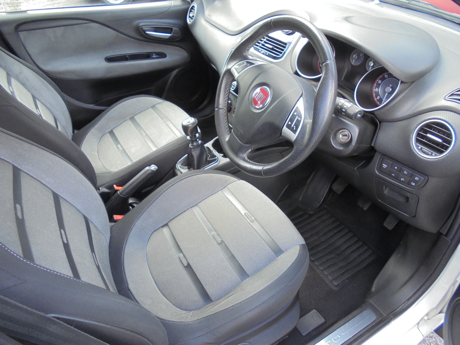 Used Fiat Punto Evo 2012 for sale - 76879095: Photo 2