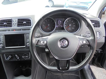 Used Volkswagen Polo 2016 for sale - 79583197: Photo