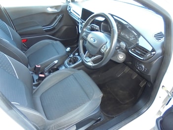 Used Ford Fiesta 2017 for sale - 78456768: Photo