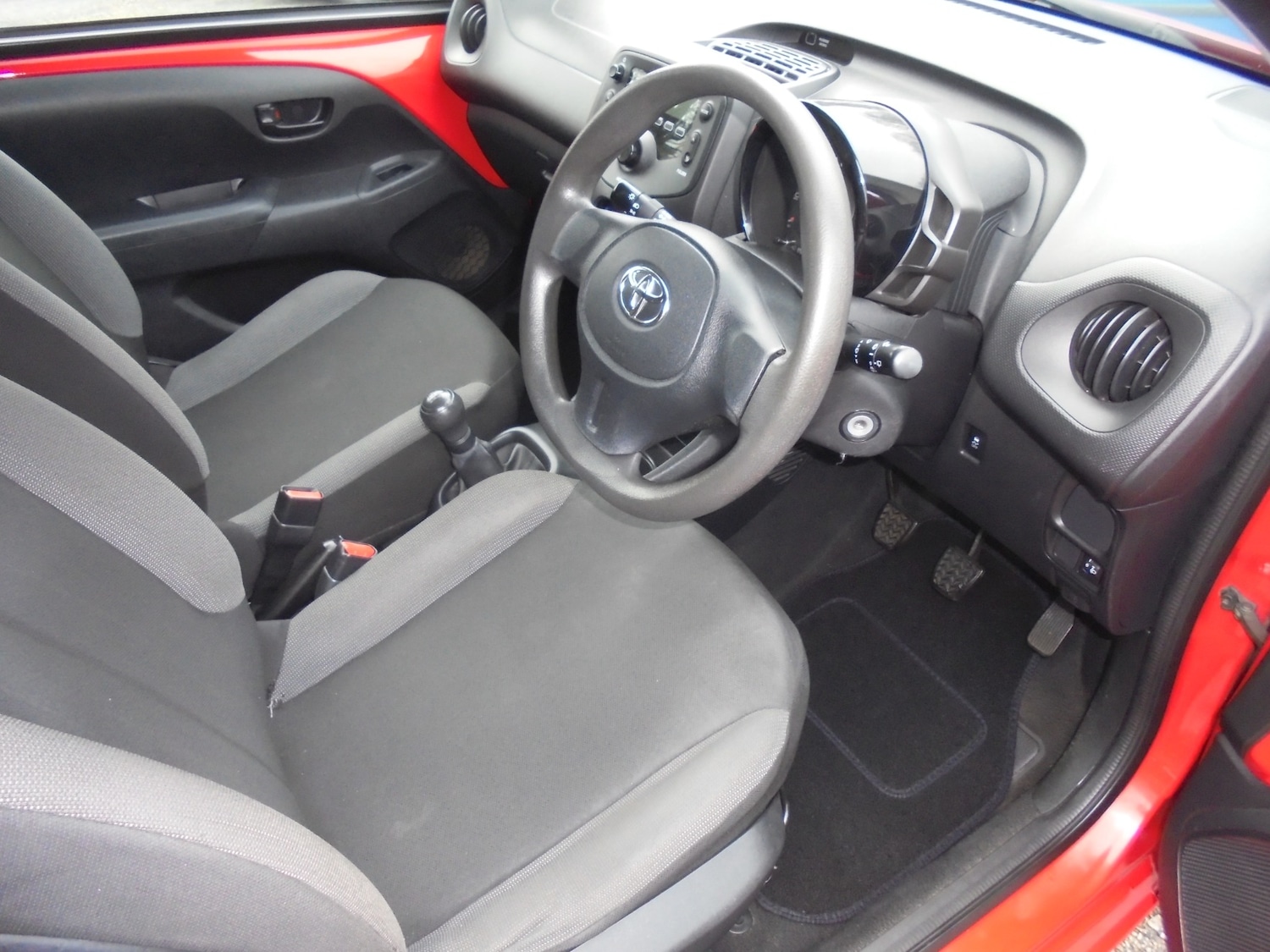 Used Toyota AYGO 2016 for sale - 77245872: Photo 2