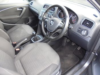 Used Volkswagen Polo 2015 for sale - 77629725: Photo