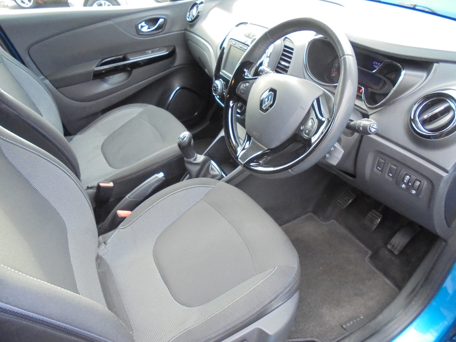 Used Renault Captur 2016 for sale - 77170375: Photo 2