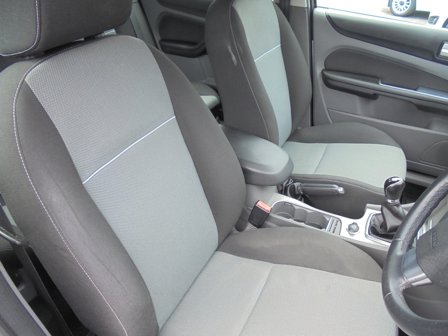 Used Ford Focus 2010 for sale - 76565281: Photo 10