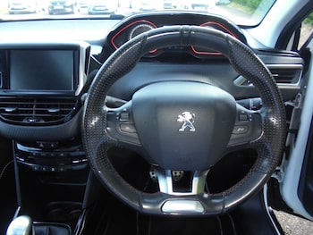 Used Peugeot 2008 2017 for sale - 79477922: Photo