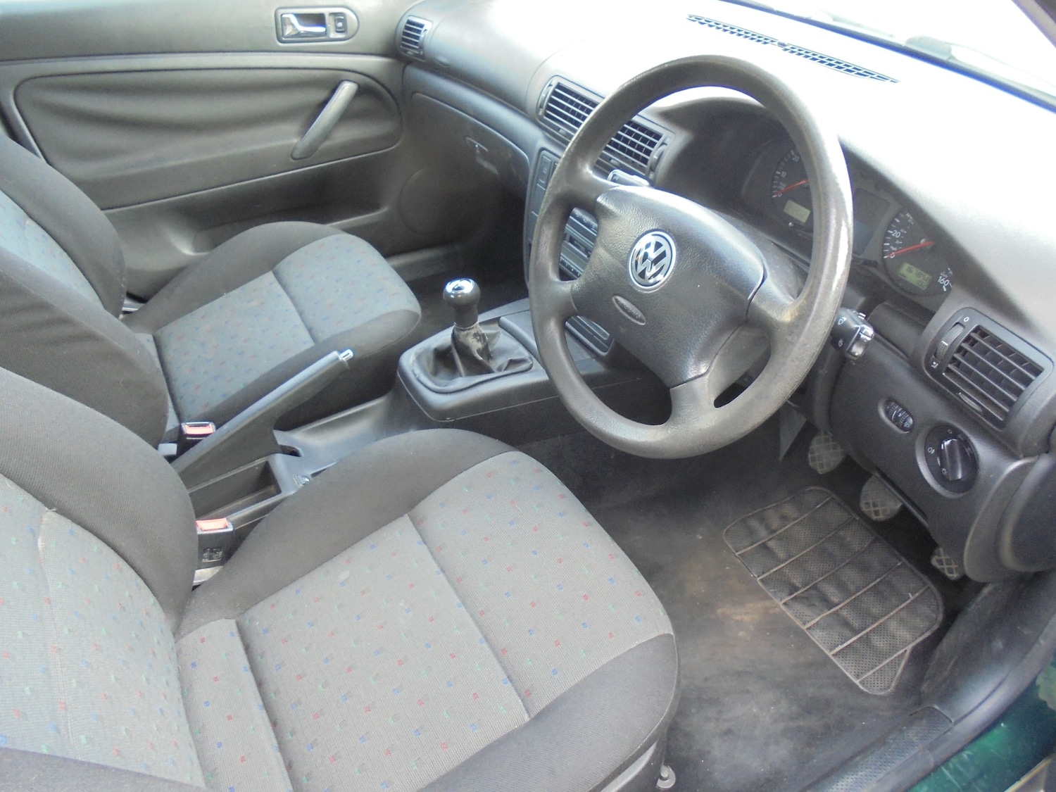 Used Volkswagen Passat 2000 for sale - 77974779: Photo 2