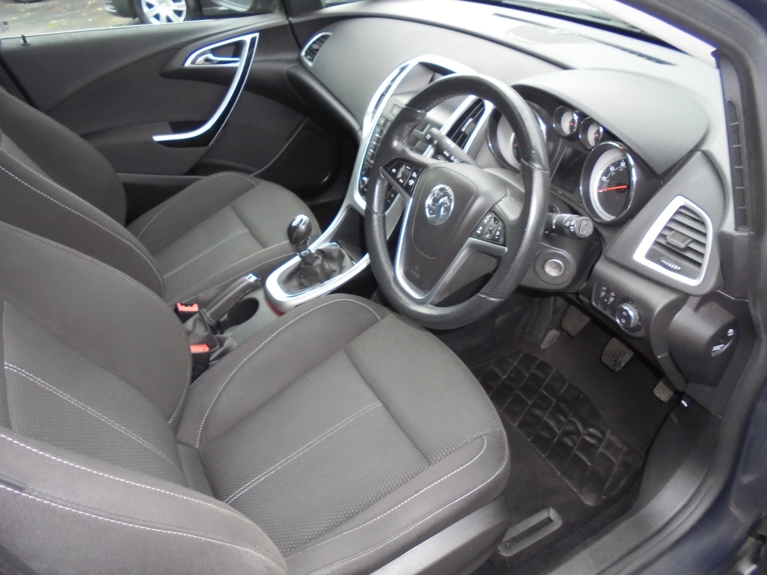 Used Vauxhall Astra 2013 for sale - 76904756: Photo 2