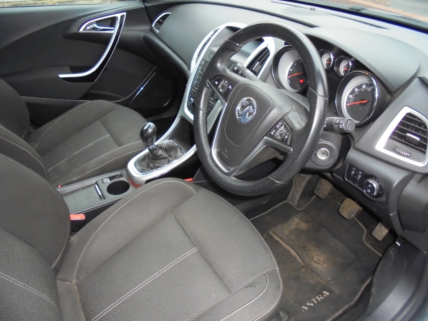 Used Vauxhall Astra 2011 for sale - 77061371: Photo 2