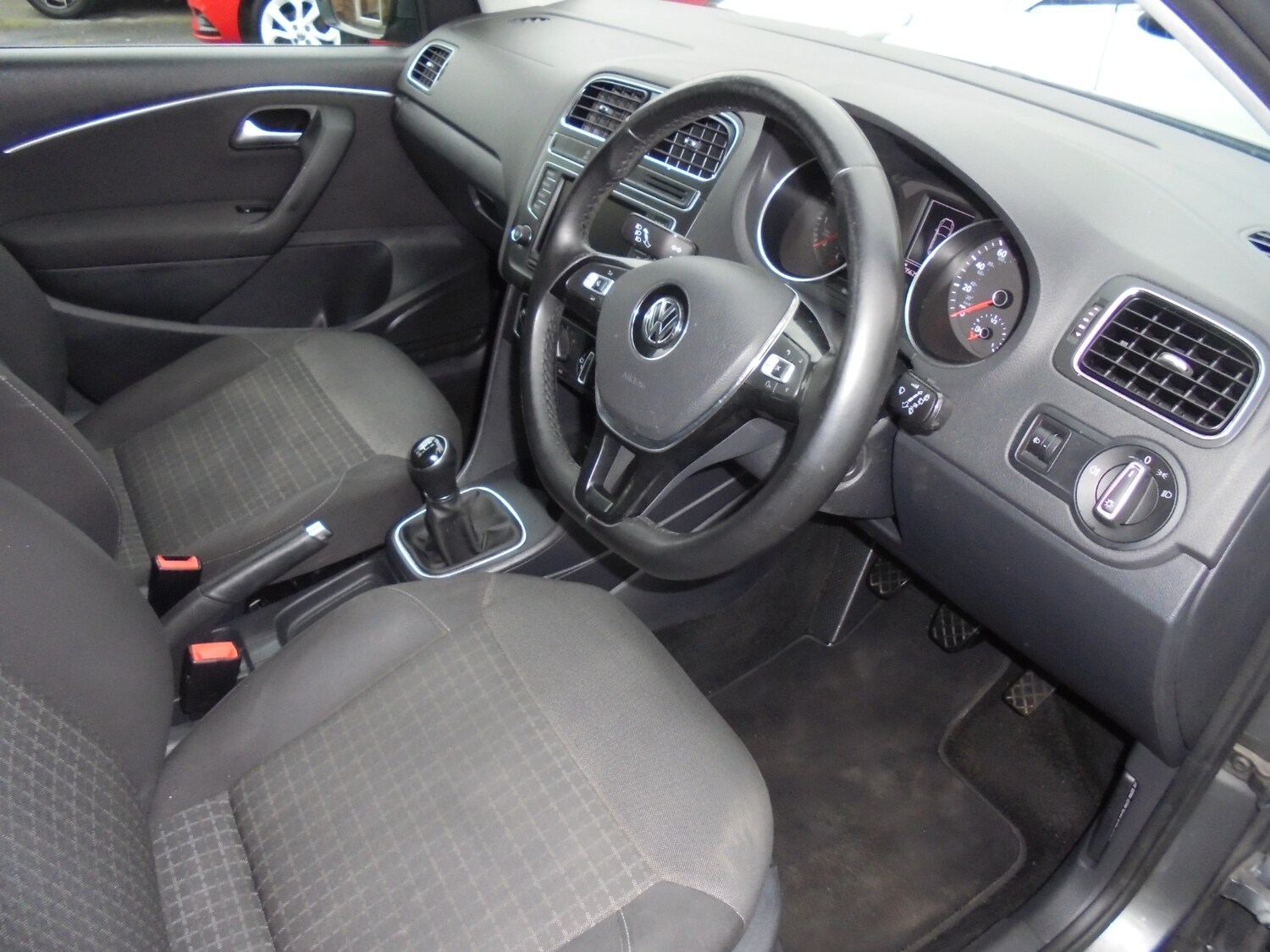 Used Volkswagen Polo 2015 for sale - 77677454: Photo 2