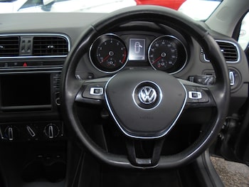 Used Volkswagen Polo 2015 for sale - 77677454: Photo