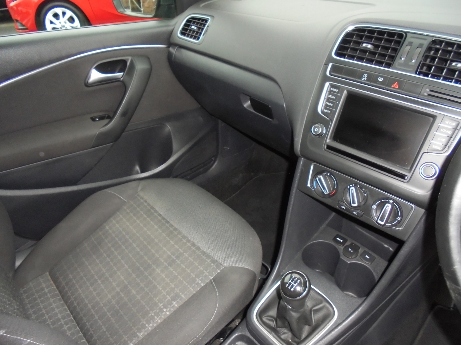 Used Volkswagen Polo 2015 for sale - 77677454: Photo 6