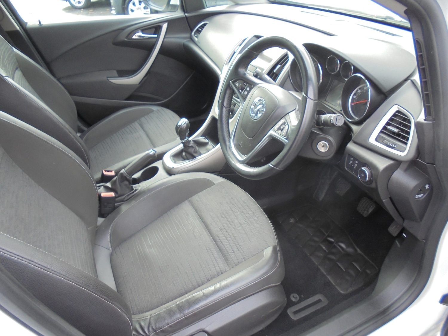 Used Vauxhall Astra 2014 for sale - 76684055: Photo 2