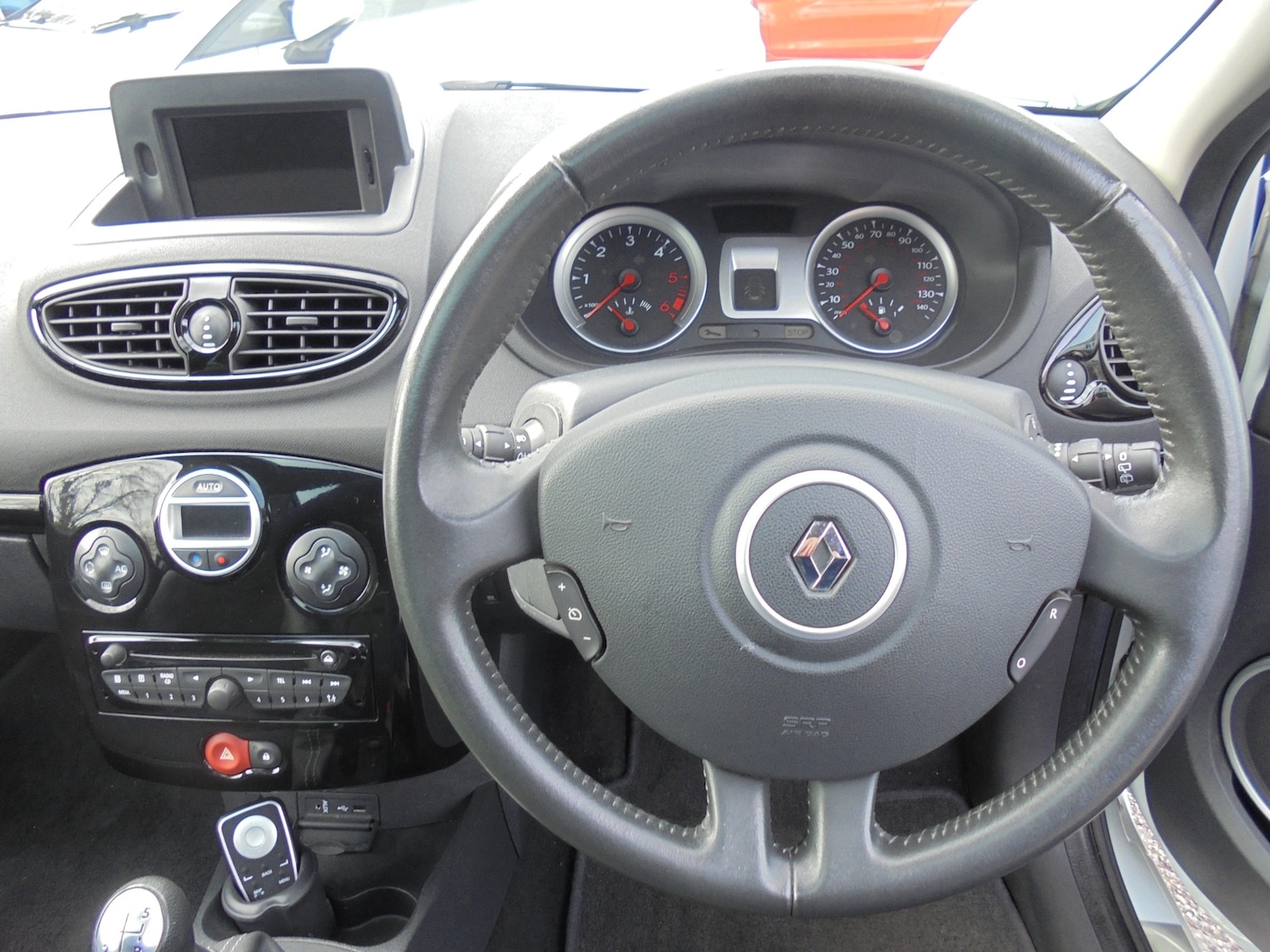 Used Renault Clio 2011 for sale - 77975346: Photo 4