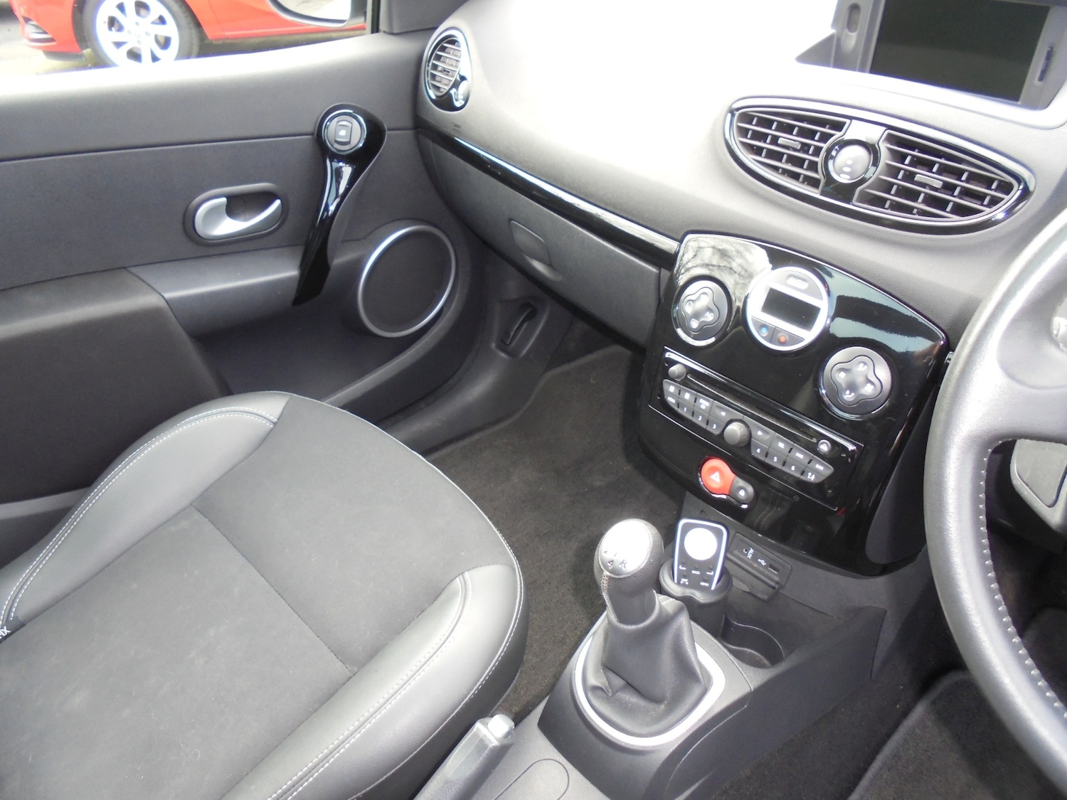 Used Renault Clio 2011 for sale - 77975346: Photo 6