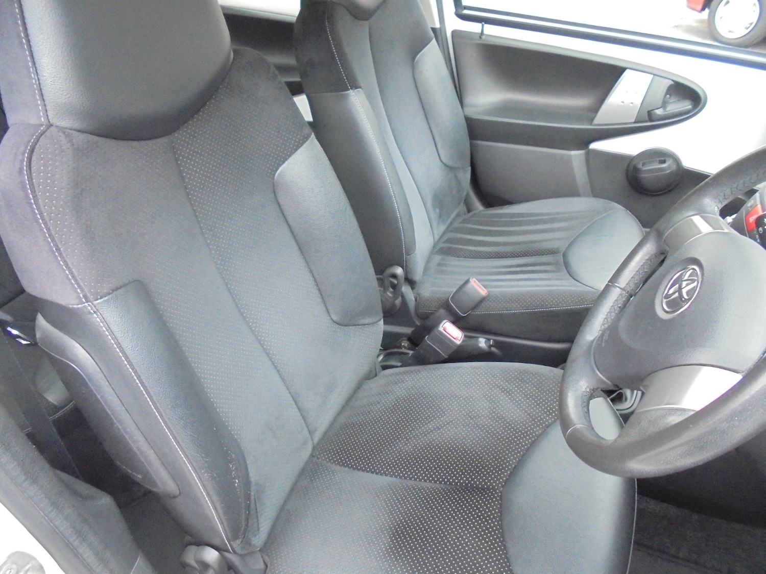 Used Toyota AYGO 2013 for sale - 76183779: Photo 10