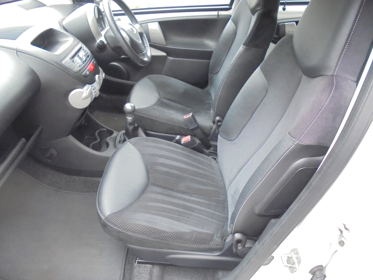 Used Toyota AYGO 2013 for sale - 76183779: Photo 8