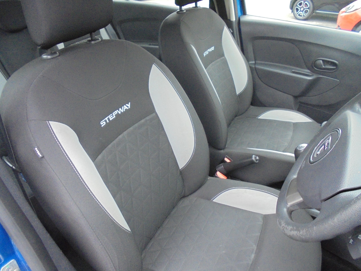 Used Dacia Sandero Stepway 2013 for sale - 77790031: Photo 10