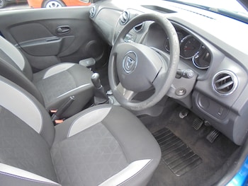 Used Dacia Sandero Stepway 2013 for sale - 77790031: Photo