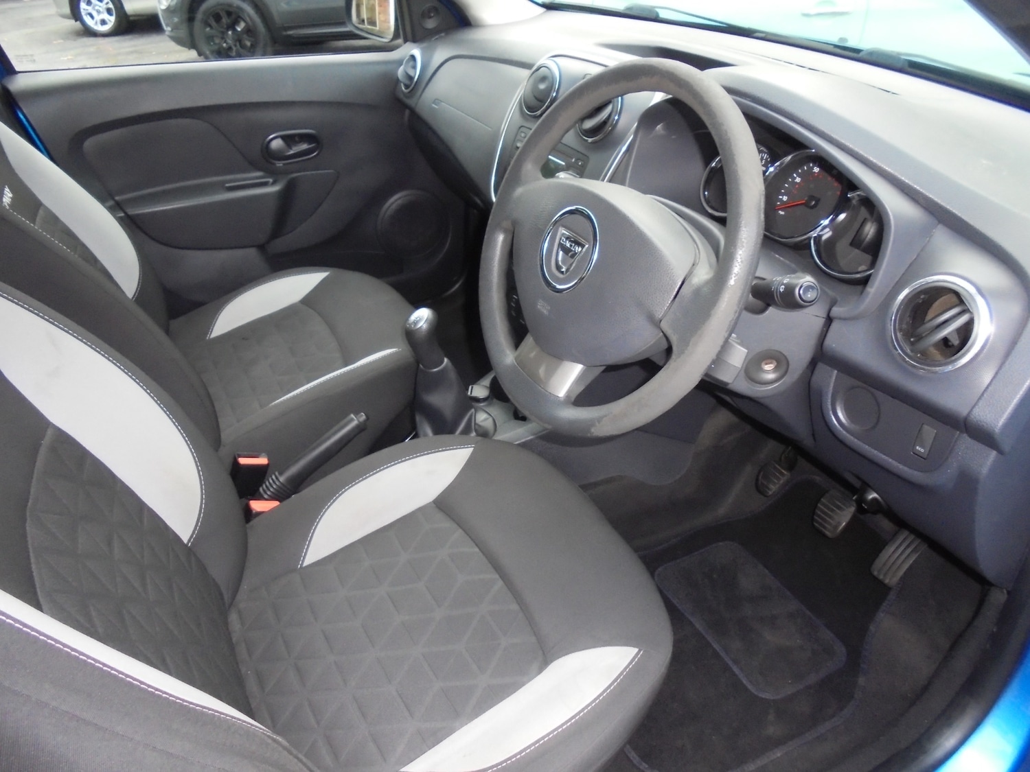 Used Dacia Sandero Stepway 2013 for sale - 76519283: Photo 2