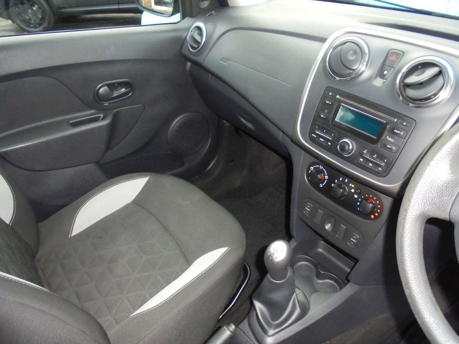 Used Dacia Sandero Stepway 2013 for sale - 76519283: Photo 6