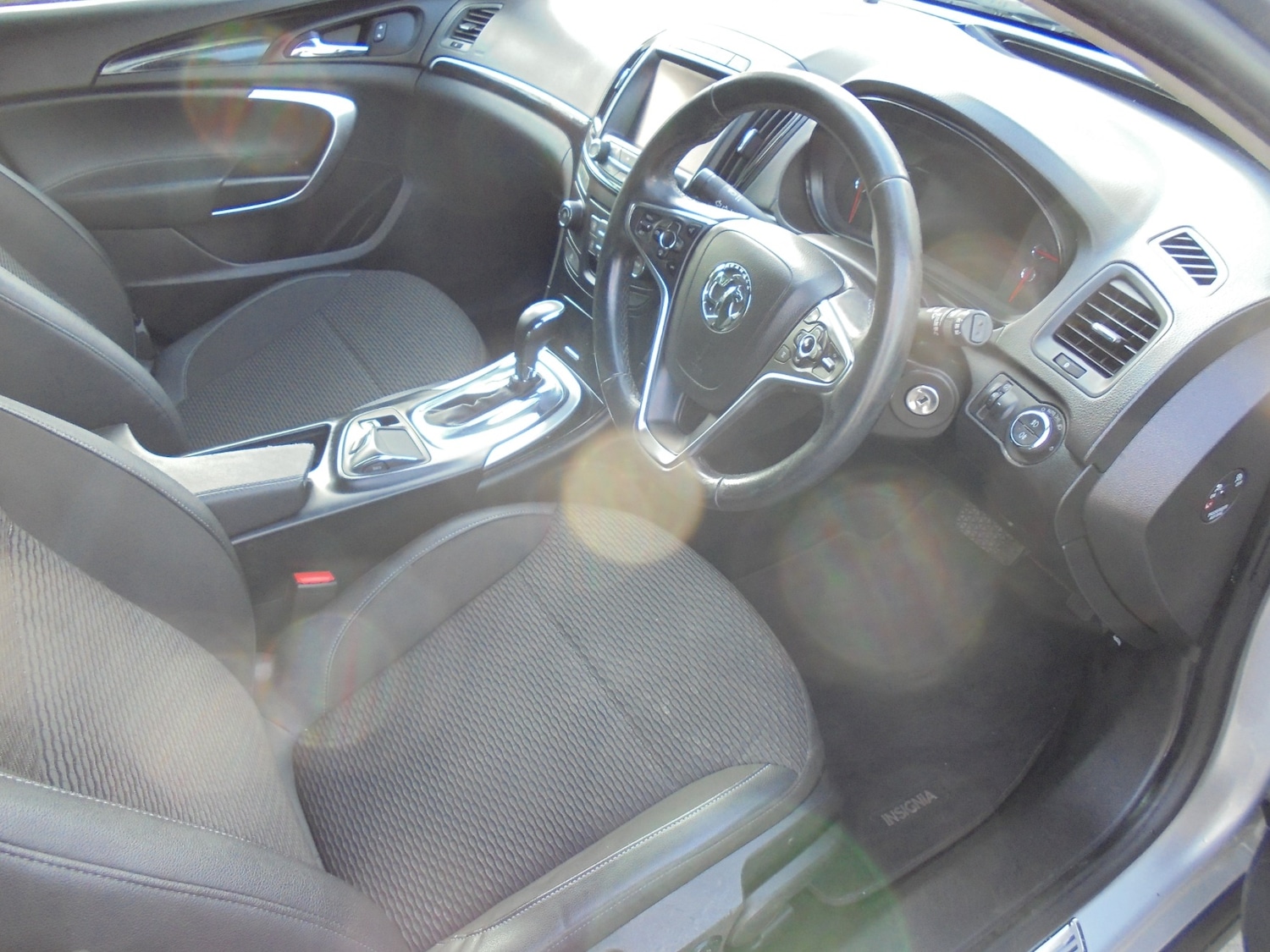 Used Vauxhall Insignia 2015 for sale - 77702672: Photo 2
