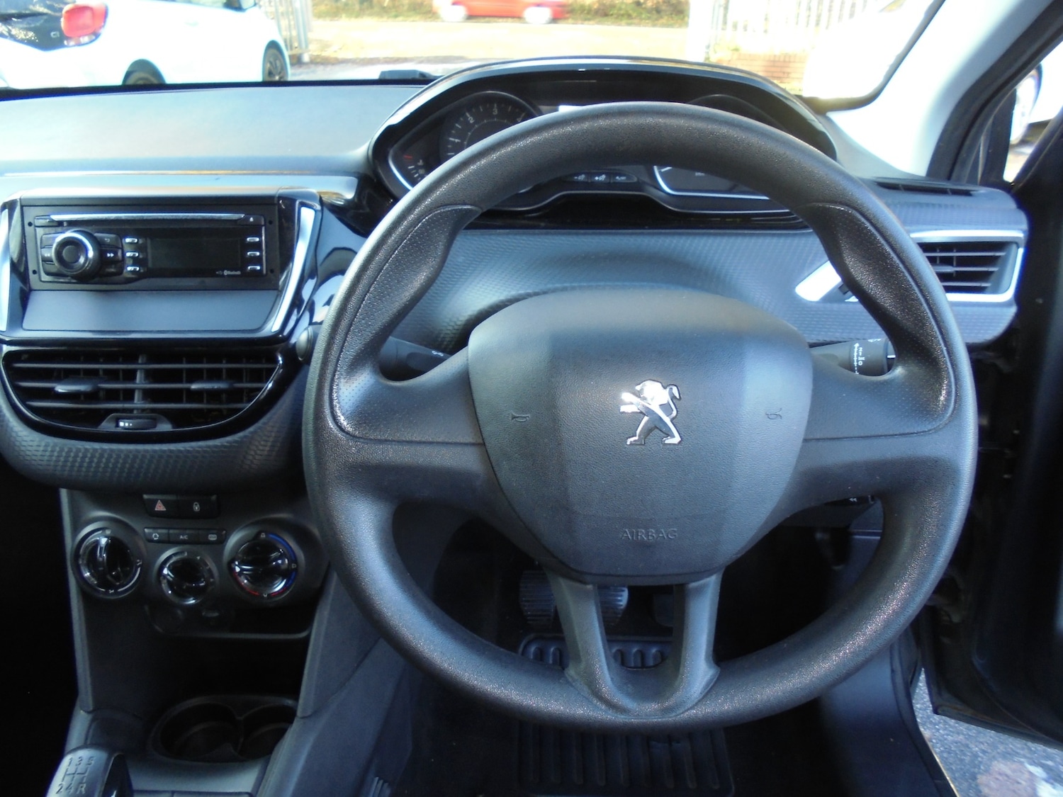 Used Peugeot 208 2017 for sale - 76651115: Photo 4