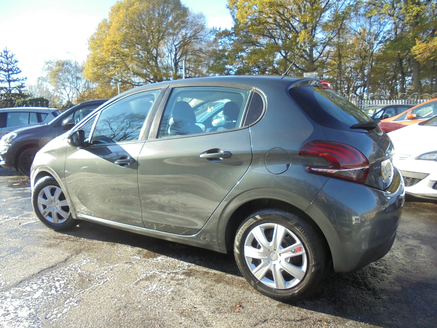 Used Peugeot 208 2017 for sale - 76651115: Photo 9