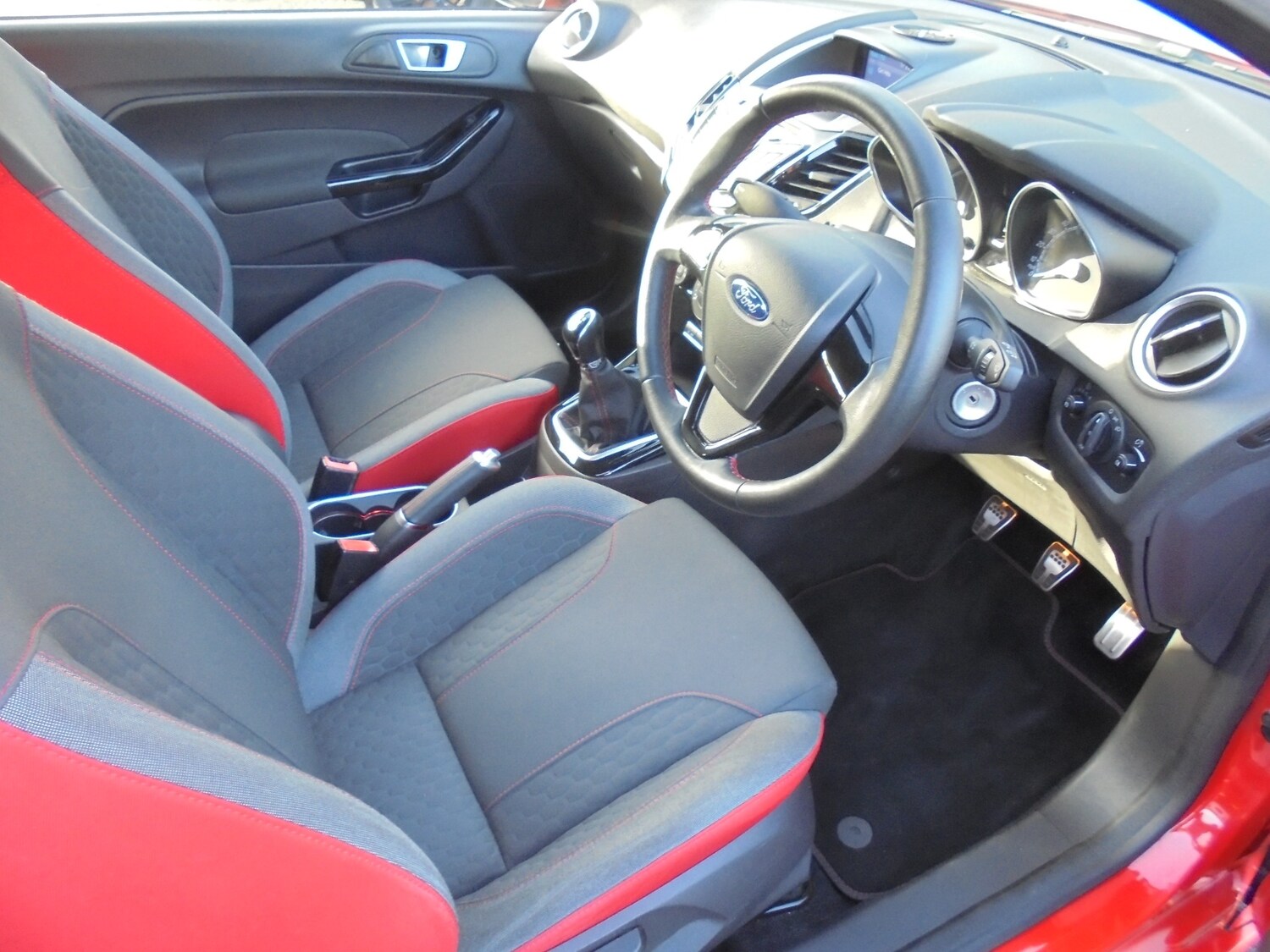 Used Ford Fiesta 2016 for sale - 76600061: Photo 2