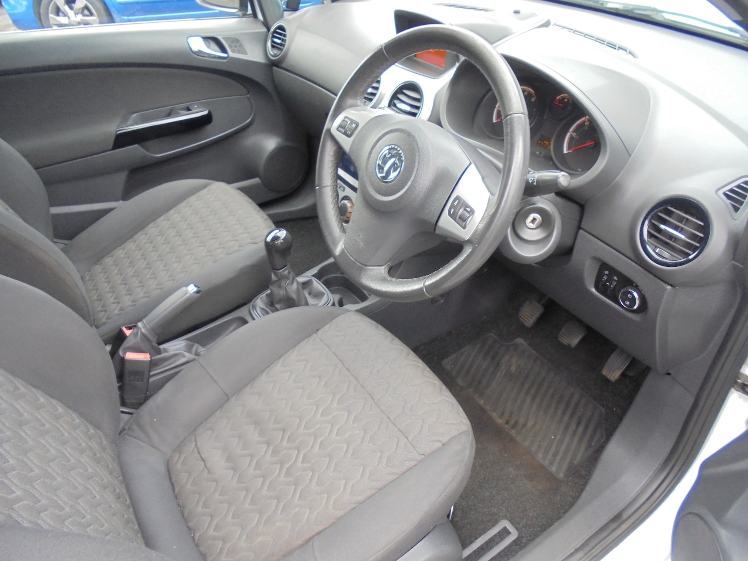 Used Vauxhall Corsa 2013 for sale - 76170548: Photo 2