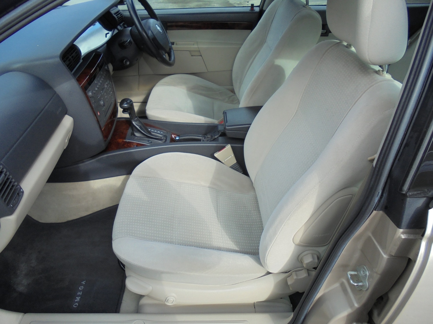 Used Vauxhall Omega 2001 for sale - 77846779: Photo 8