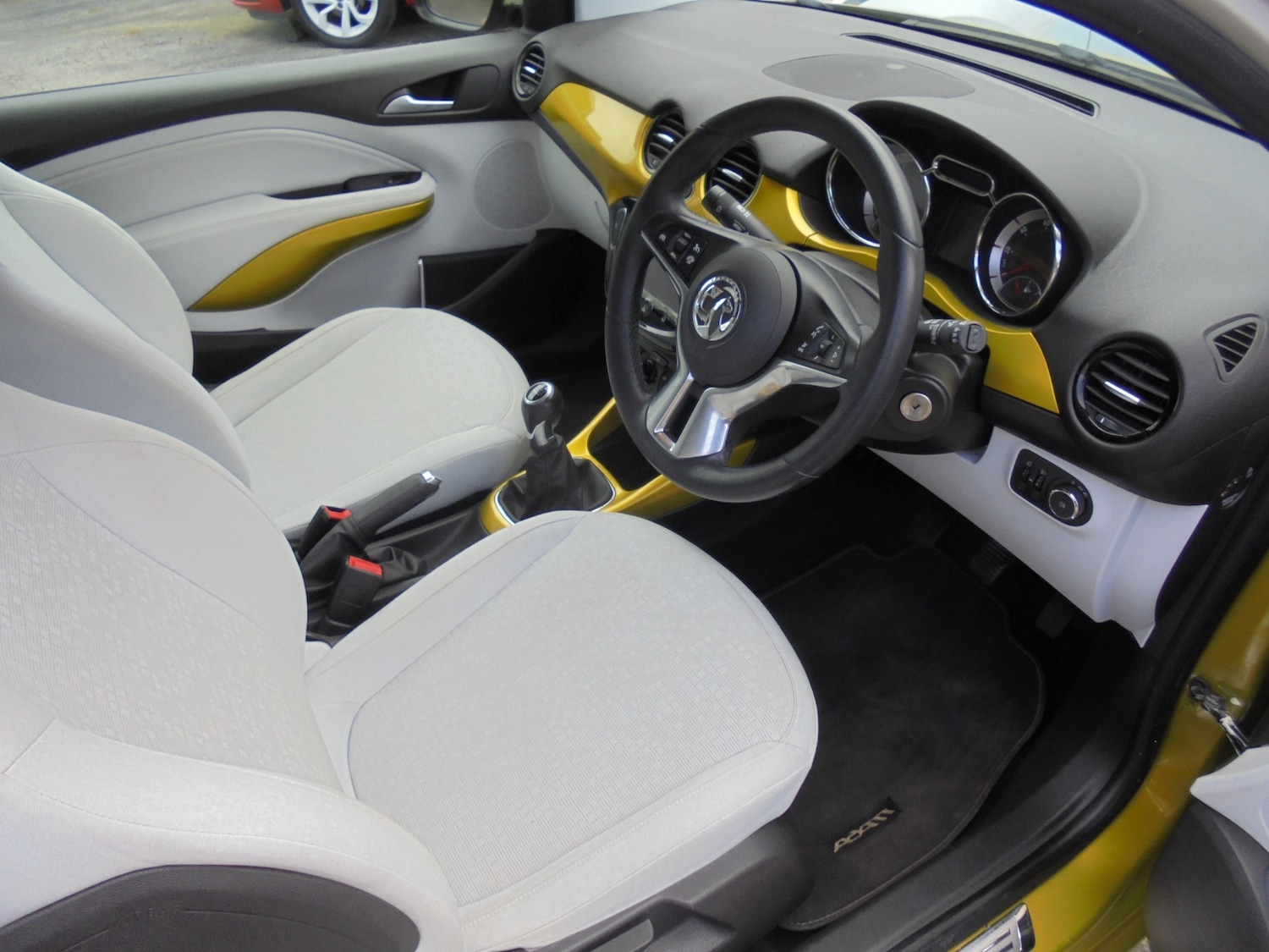 Used Vauxhall ADAM 2015 for sale - 78039023: Photo 2