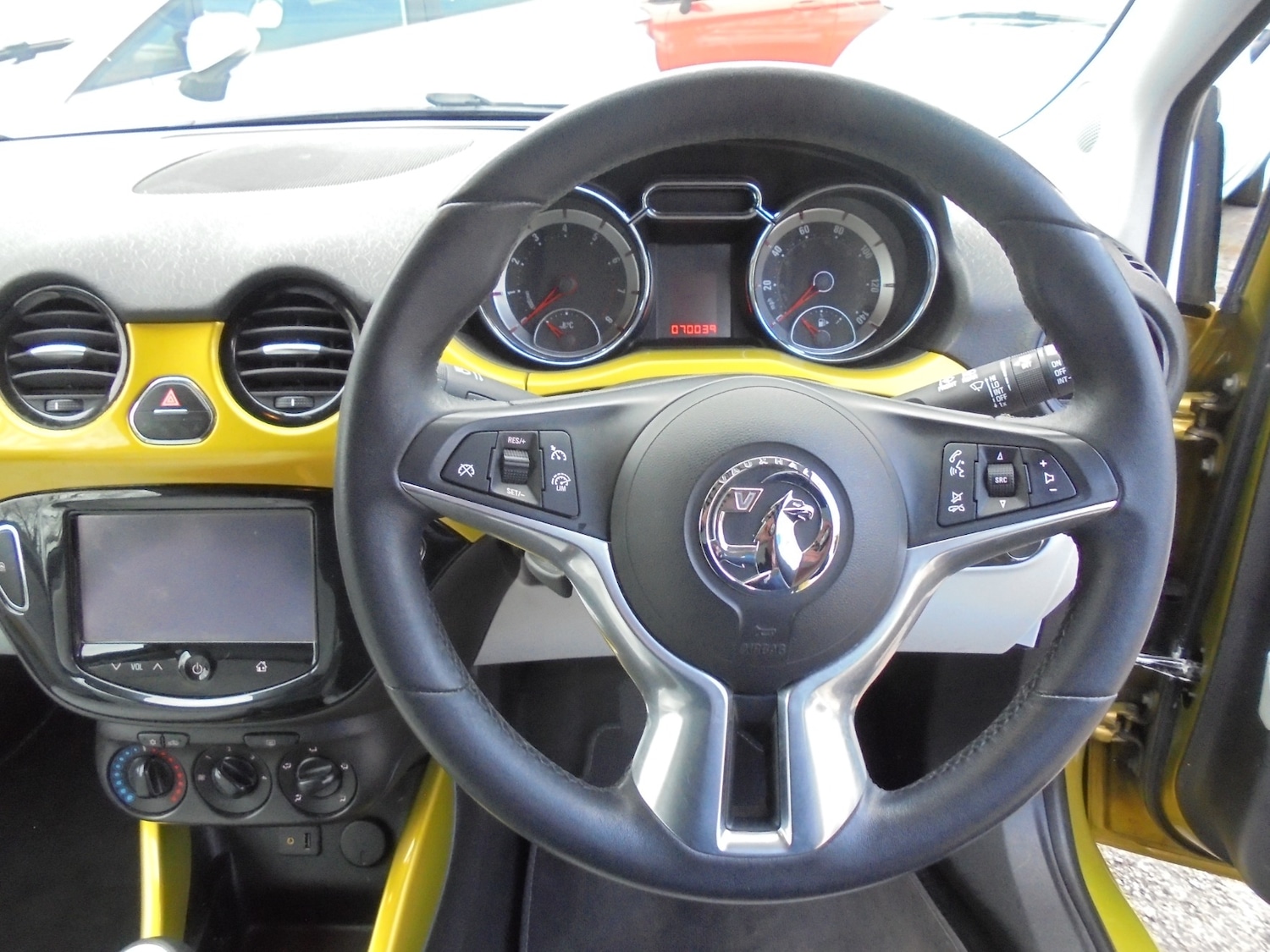 Used Vauxhall ADAM 2015 for sale - 78039023: Photo 4