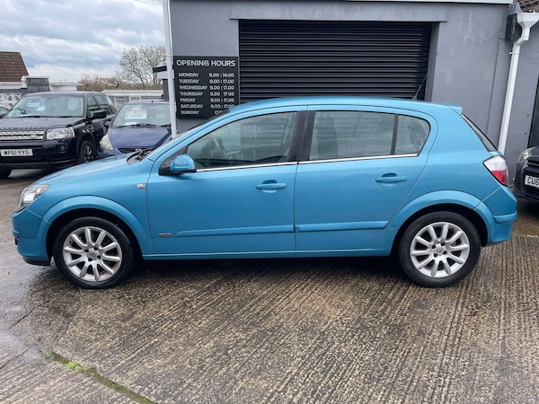 Used Vauxhall Astra 2004 for sale - 74984949: Photo 2