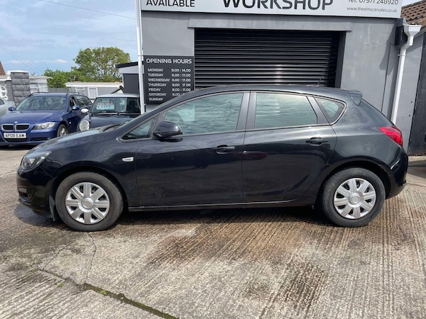 Used Vauxhall Astra 2013 for sale - 73965048: Photo 2