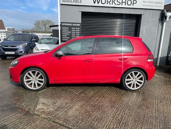 Used Volkswagen Golf 2010 for sale - 77820000: Photo
