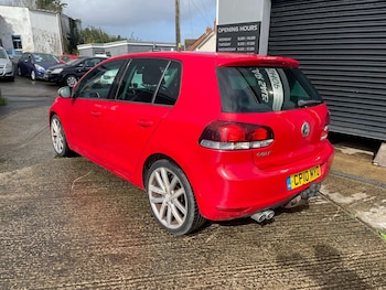 Used Volkswagen Golf 2010 for sale - 77820000: Photo