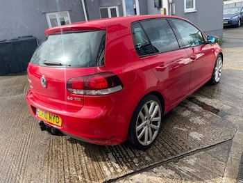 Used Volkswagen Golf 2010 for sale - 77820000: Photo