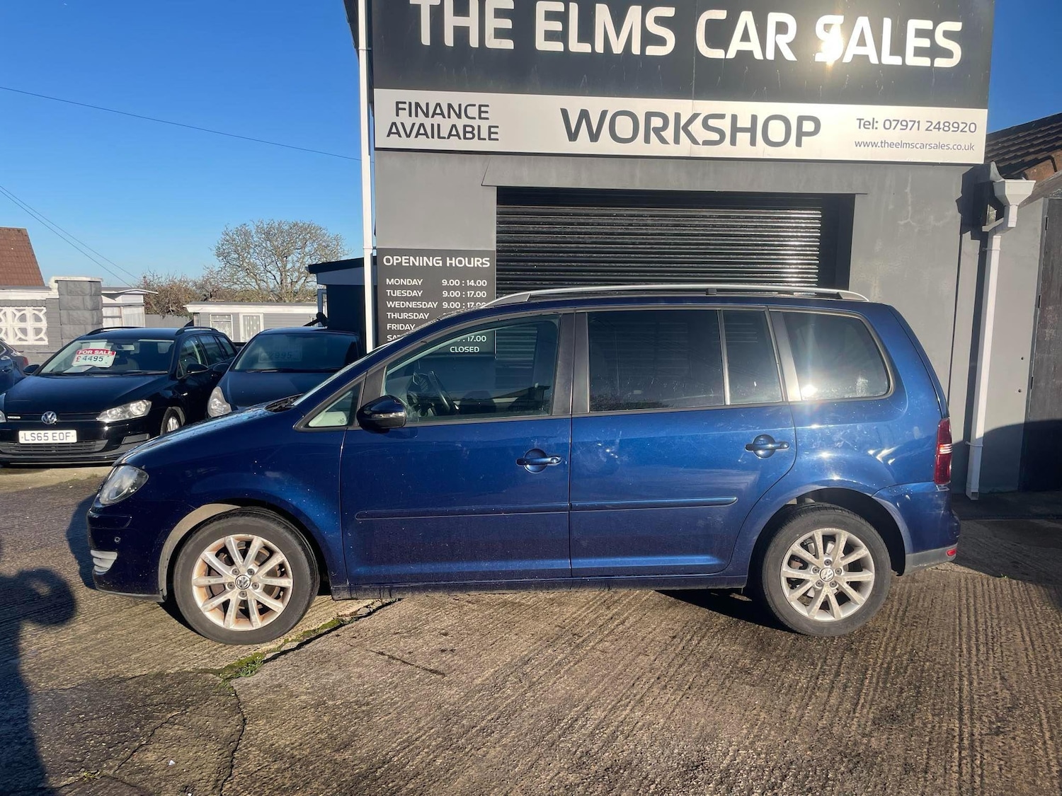 Used Volkswagen Touran 2010 for sale - 76750711: Photo 2