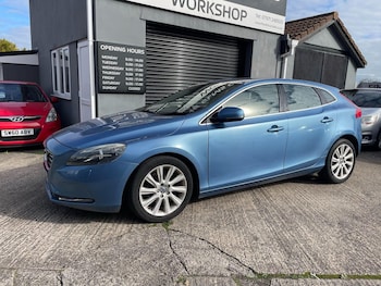 Volvo - V40