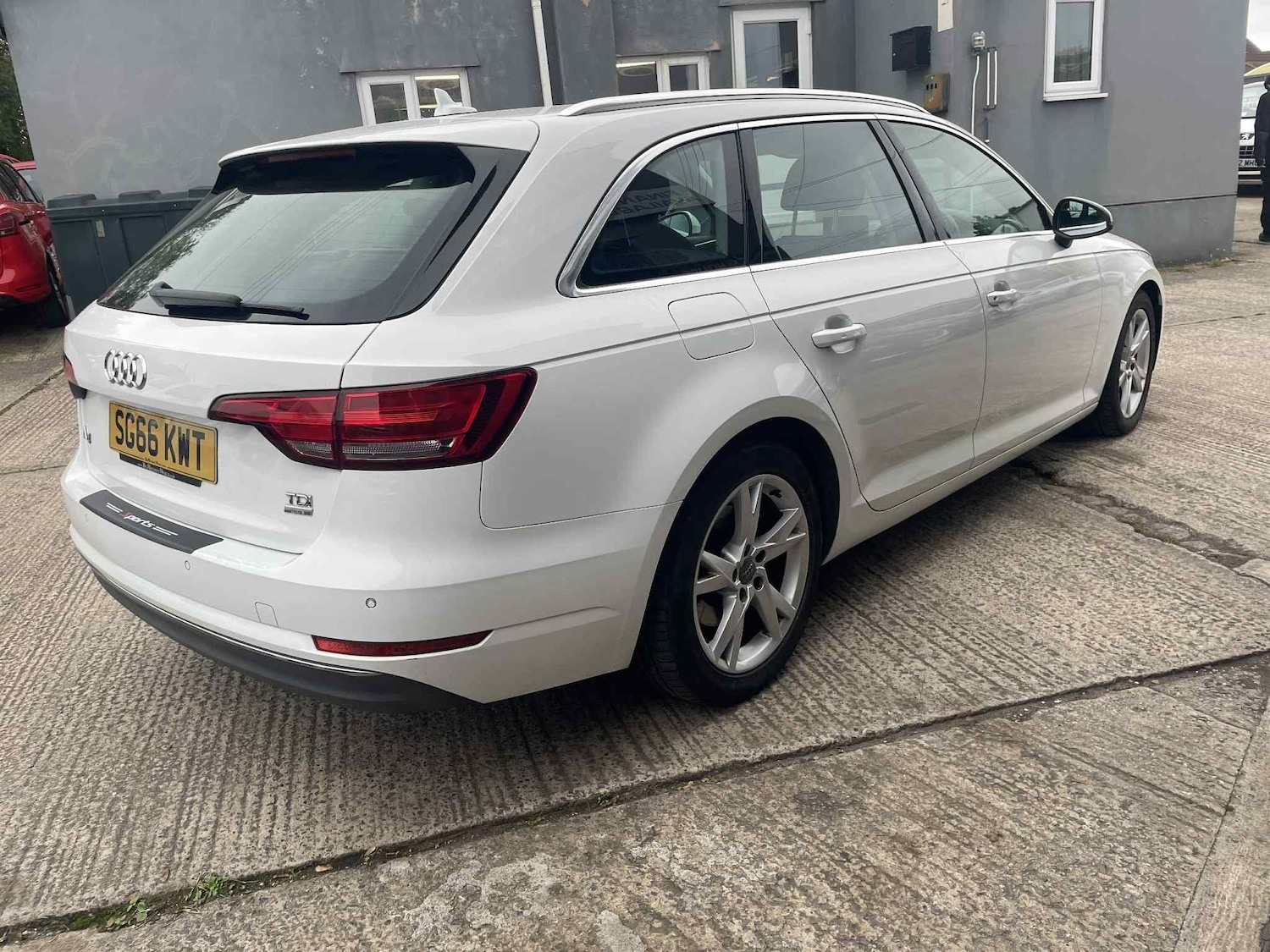 Used Audi A4 2016 for sale - 76105156: Photo 4