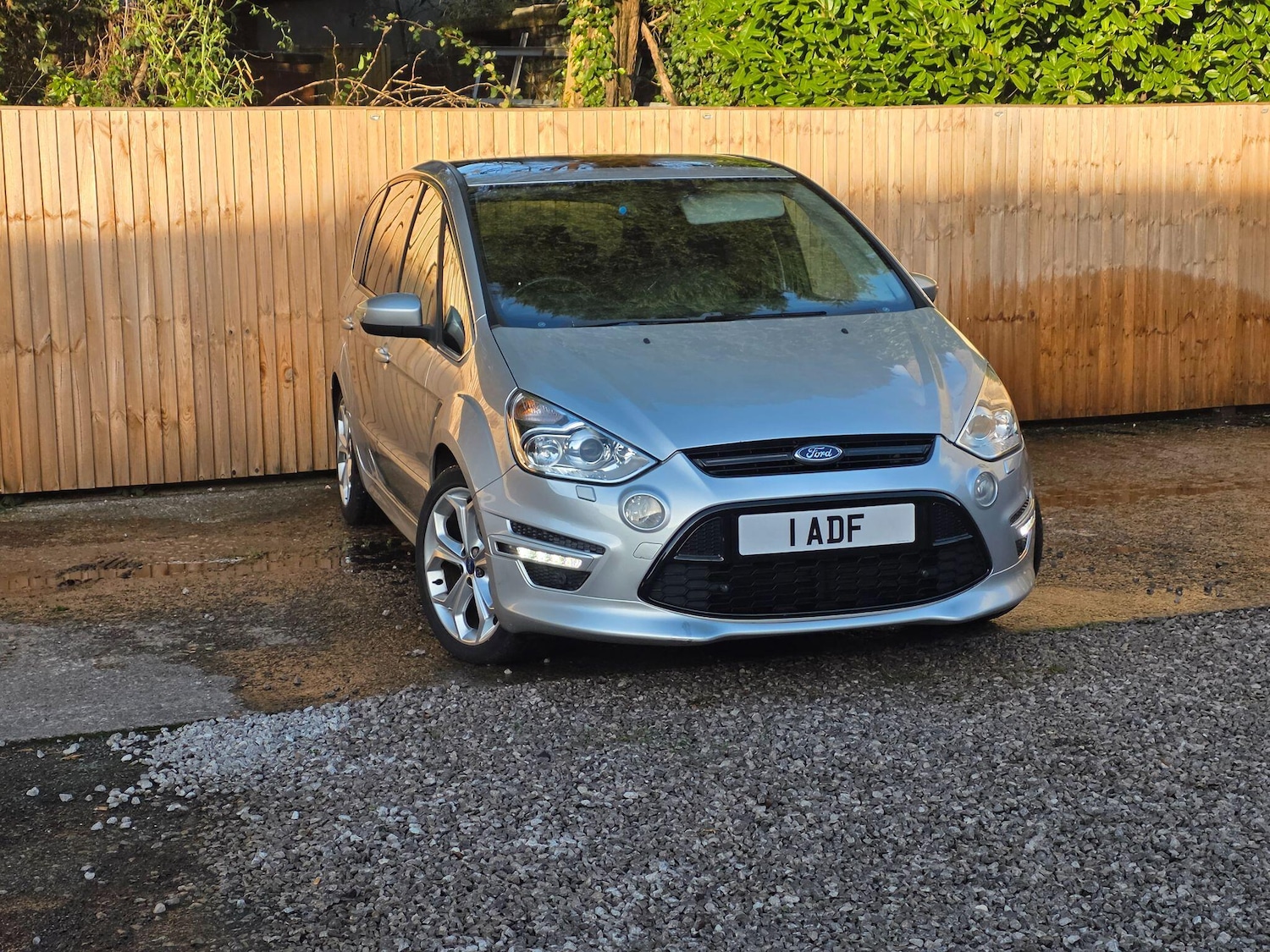 Used Ford S-Max 2010 for sale - 76786452: Photo 2