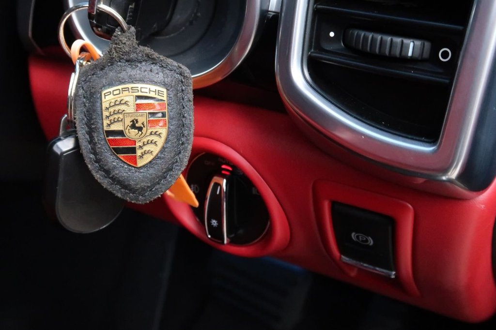 Used Porsche Cayenne 2015 for sale - 76068411: Photo 24