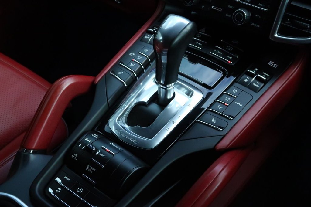 Used Porsche Cayenne 2015 for sale - 76068411: Photo 35