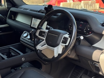 Used Land Rover Defender 2021 for sale - 79394753: Photo
