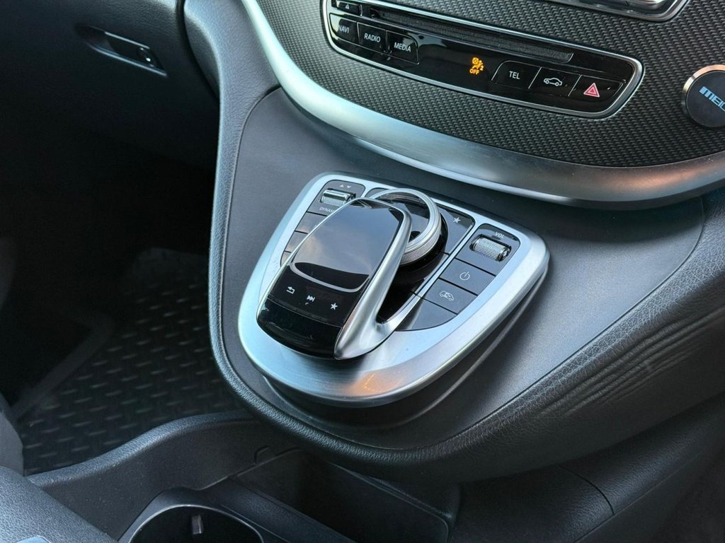 Used Mercedes-Benz V-Class 2018 for sale - 76686430: Photo 32