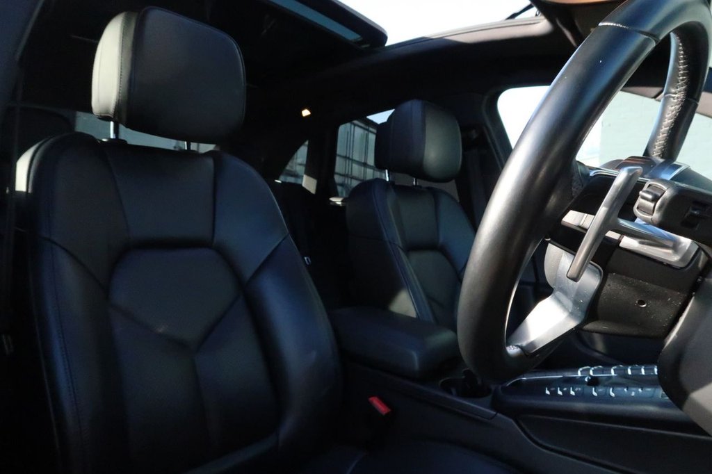 Used Porsche Macan 2017 for sale - 77236823: Photo 12