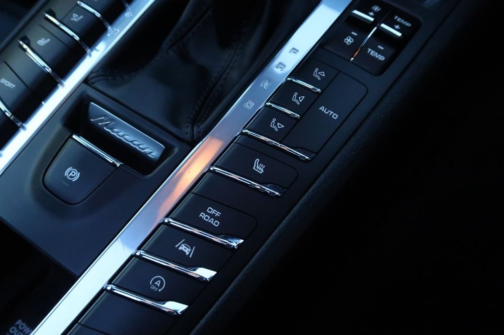 Used Porsche Macan 2017 for sale - 77236823: Photo 34