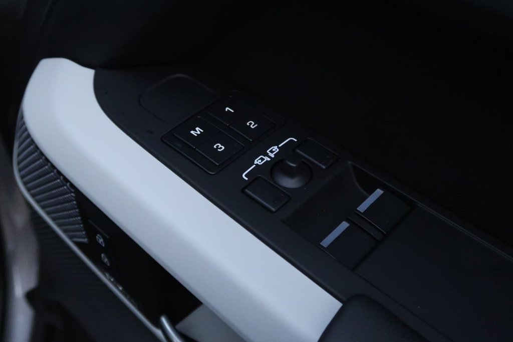 Used Land Rover Defender 2023 for sale - 77089285: Photo 14