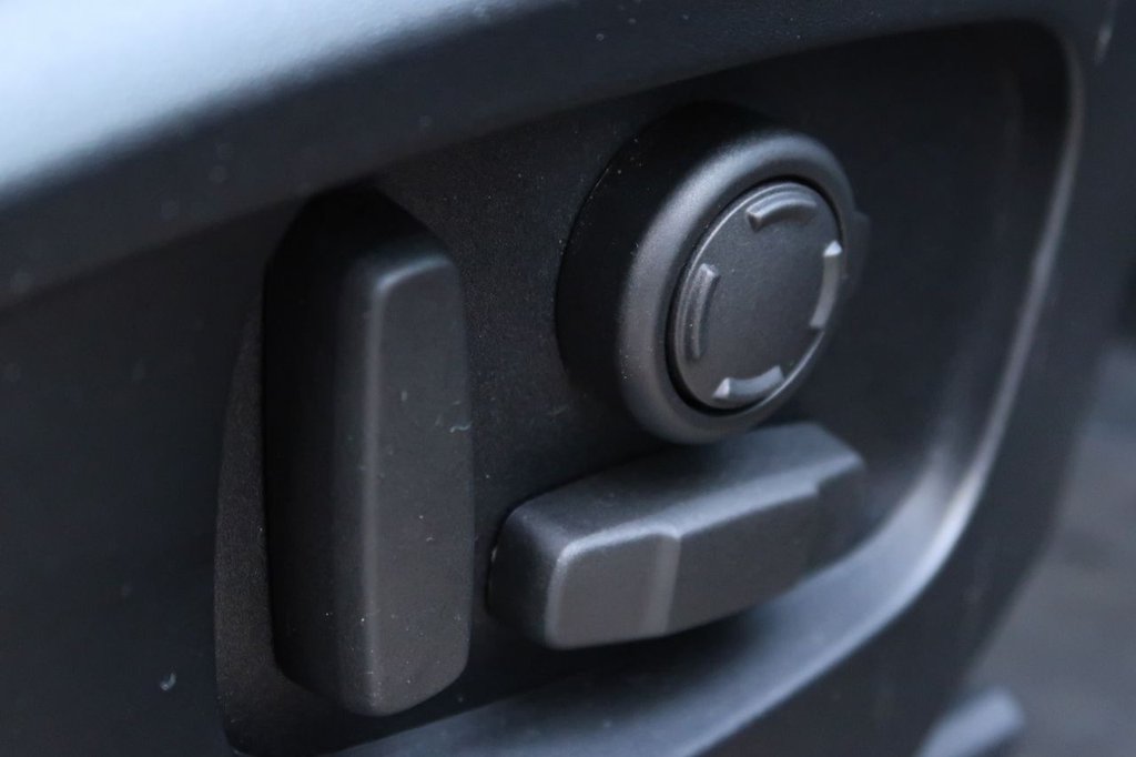 Used Land Rover Defender 2023 for sale - 77089285: Photo 22