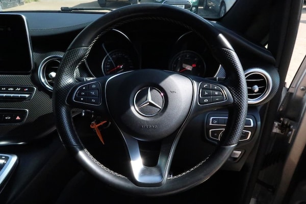 Used Mercedes-Benz V-Class 2018 for sale - 75651609: Photo 11