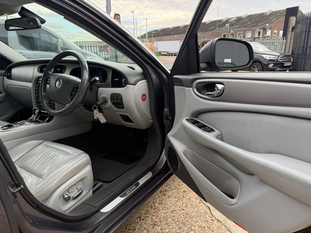 Used Jaguar XJ 2007 for sale - 76546637: Photo 41